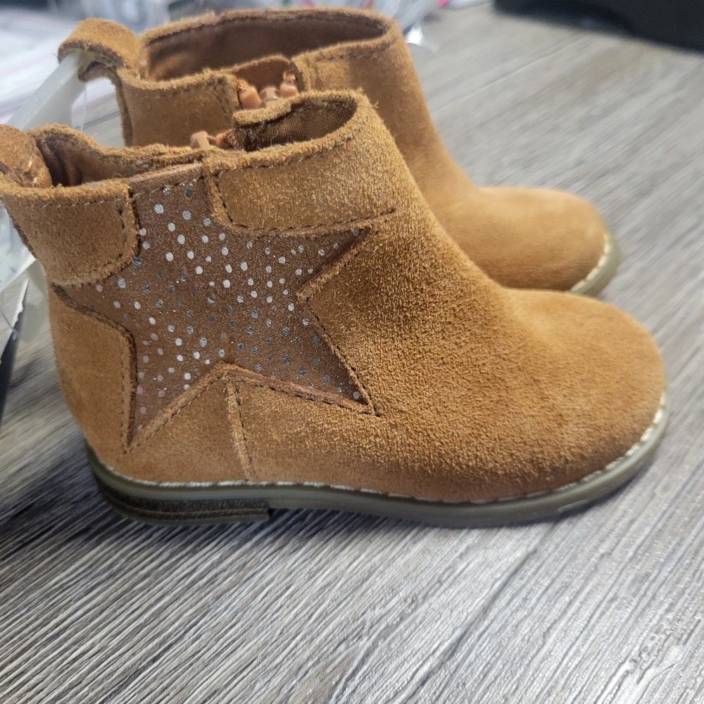 Old Navy NWT Brown Star‎ Kids Suede Ankle Boots Size 6
